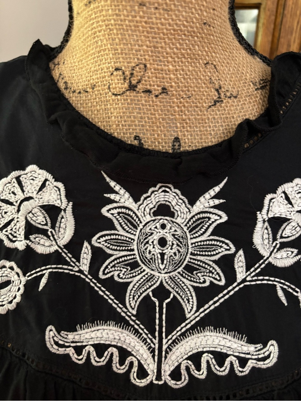 Knox Rose Black Short Sleeve Peasant Top with White Floral Embroidery size XXL - Picture 2 of 7